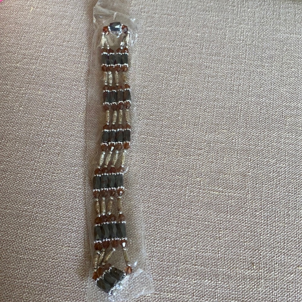 Magnetic necklace/bracelets
